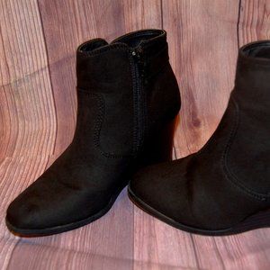 black wedges